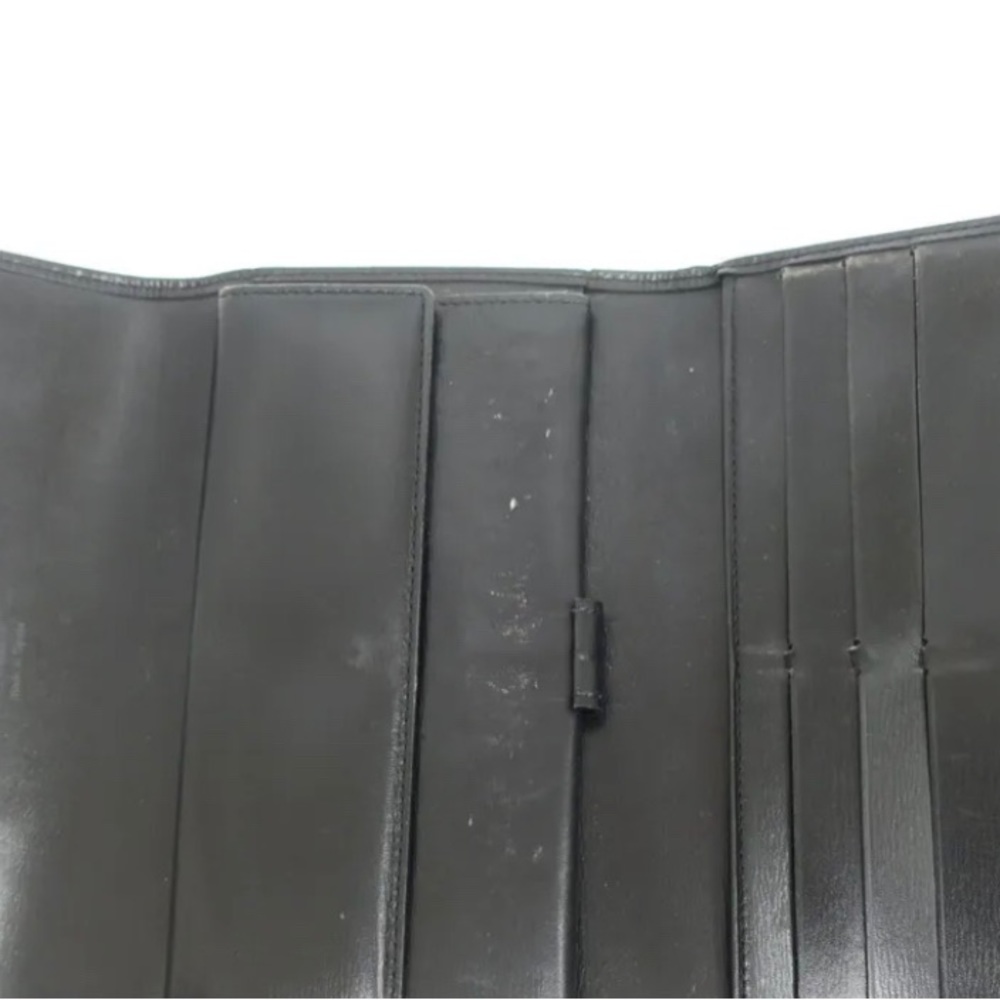 LV wallet along with code Epi black with logo on bottom right corner. . - Picture 8 of 10
